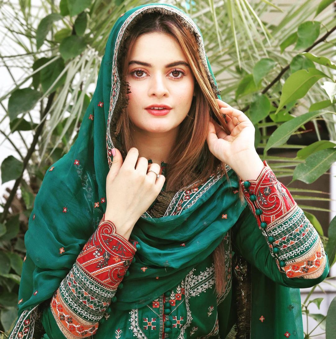 Minal Khan uploads her Engagement Photos