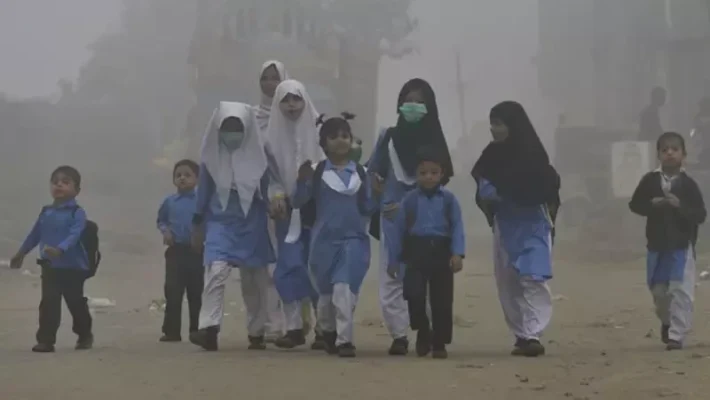 Punjab Closes Primary Schools, Seeks India’s Cooperation Over Cross-Border Smog Concerns